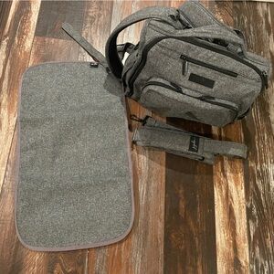 Jujube convertible BFF diaper bag - Gray Matter